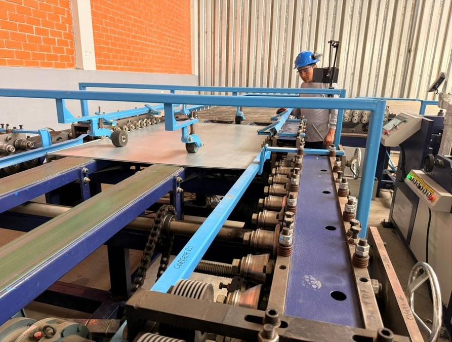 Ductos rectangulares de acero galvanizado para aire acondicionado y ventilación fabricados por KJ Industrial